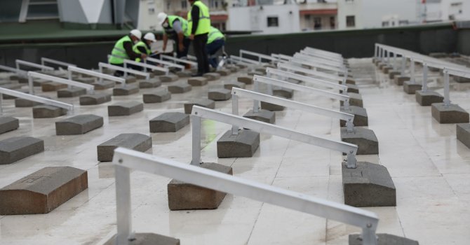 Antalya Büyükşehir Belediyesi çatısına GES kurulumu başladı