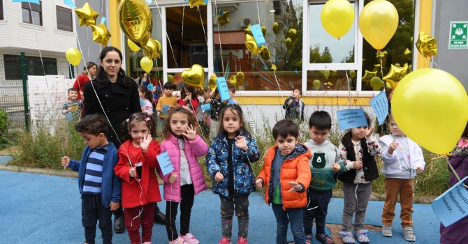 Küçük elleriyle büyük yüreklere dokundular…