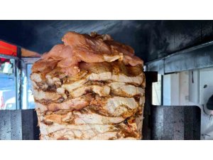 Pişmiş tavuk dönere çiğ tavuk takılması ölümcül olabiliyor