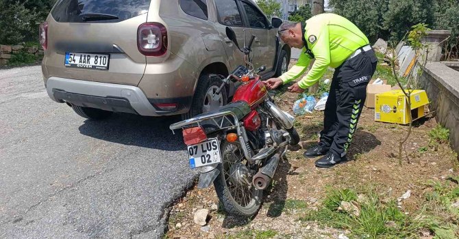 Kaza yapan sürücüler olay yerini terk etti