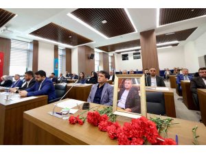Onikişubat Belediye Meclisi, vefat eden Menderes Akıllı’yı unutmadı