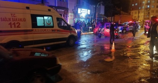 Isparta’da otomobille çarpışan elektrikli motosiklet sürücüsü yaralandı