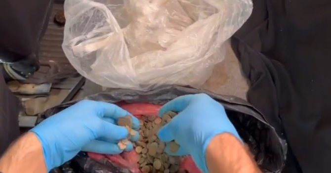 Isparta’da tarihi eser kaçakçılığı operasyonu: 2 bin 3 adet sikke ele geçirildi