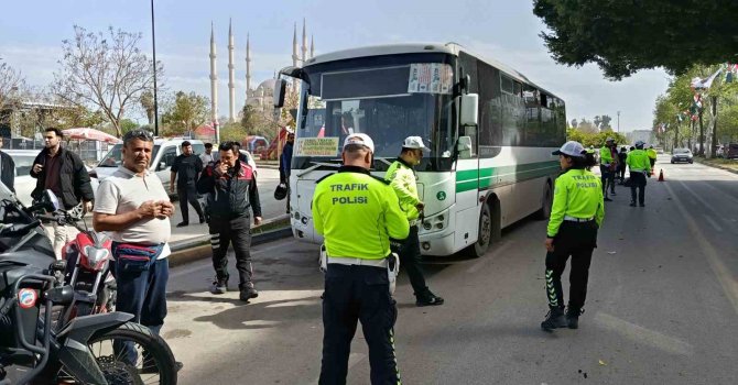 Karnavala giderken otobüsle çarpıştı: 1 ölü, 1 yaralı
