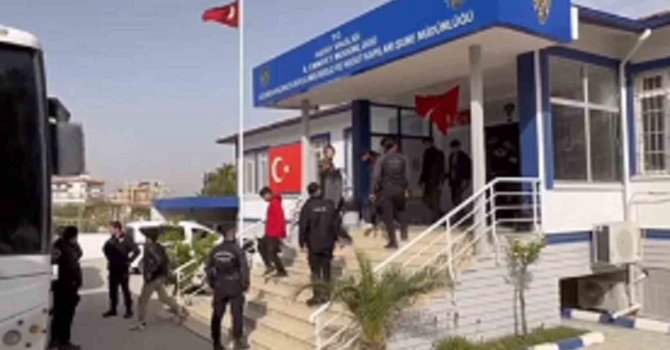 Hatay’da 60 kaçak göçmen yakalandı, 3 organizatör tutuklandı