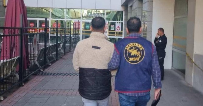 Mersin’de hapis cezasıyla aranan 2 hükümlü yakalandı