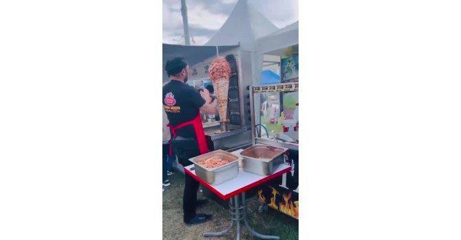 Karnavalda bir dönerci rezaleti daha