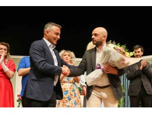 MAKET’ten Kahkaha dolu prömiyer