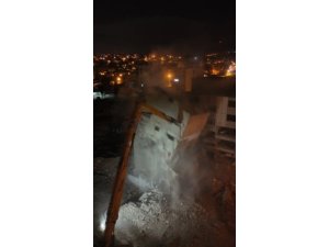 Yedi katlı binanın yerle bir olma anı dronla görüntülendi