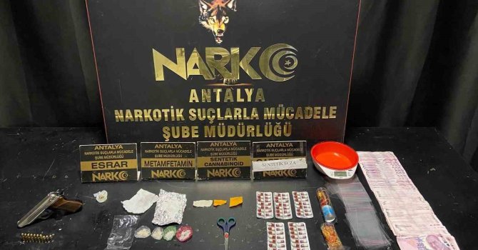 Antalya’da 150 polis ve 4 narkotik köpeği ile eş zamanlı uyuşturucu operasyonu: 12 gözaltı