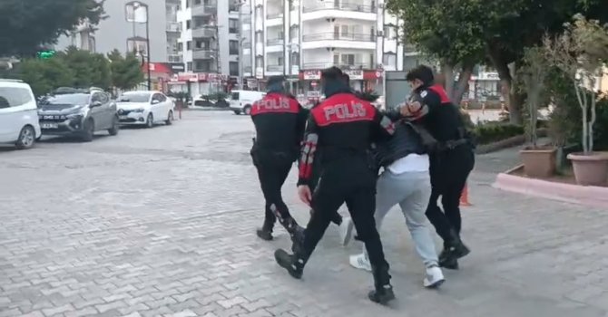 Berber dükkanındakilere kurşun yağdıran şahıs yakalandı