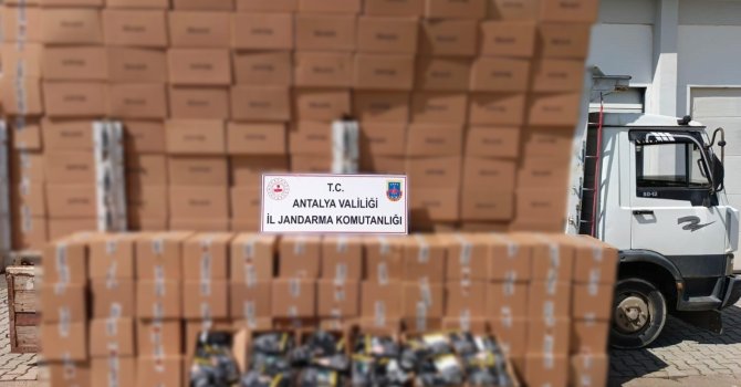 Antalya’da 4 ton kaçak tütün ele geçirildi