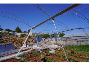 Mersin Erdemli’de fırtına seralara zarar verdi