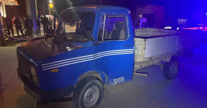 Antalya’da motosiklet ile kamyonet çarpıştı: 1 ölü, 1 yaralı