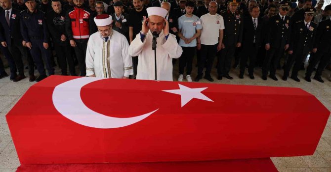 Şehit polis Esat Koyuncu’nun naaşı Adana’da toprağa verildi