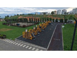 Kahramanmaraş’ta yeşil alanlara spor ekipmanları yerleştirildi