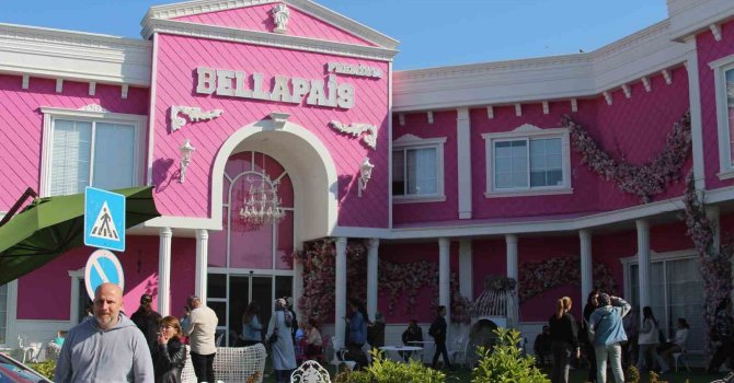 Adana’da güzellik merkezi skandalı patlak verdi, iş yeri yağmalandı