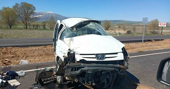 Şarkikaraağaç’ta takla atan otomobilin sürücüsü yaralandı