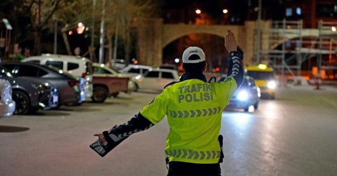 Isparta’da asayiş ve trafik denetiminde 7 araç sürücüsüne ceza