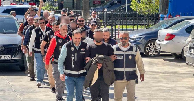 Adliyeye sevk edilirken "Düğün alayı mı var" demişlerdi, 3’ü tutuklandı