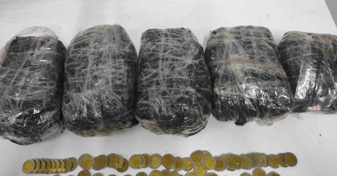 Piyasa değeri 430 bin TL: Sahte 5 bin adet madeni 2 euro ele geçirildi