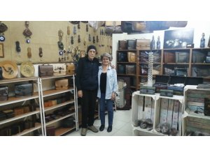 Benzer çifti deri sanatı ile kültürel mirası geleceğe taşıyor