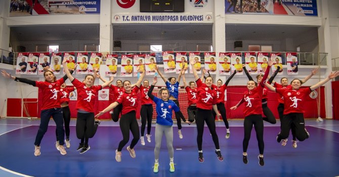 Kaptan dümene geçiyor