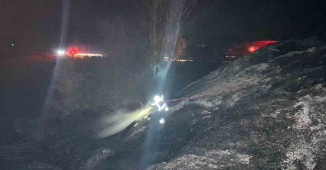 Burdur’da 3 farklı noktada başlayan sazlık yangınında 15 dekar alan yandı