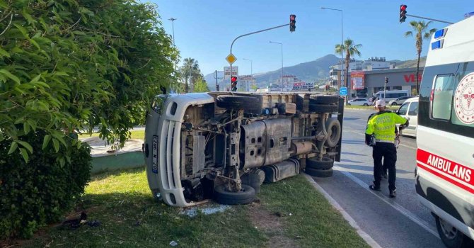 Gazipaşa’da kamyonet devrildi: 3 yaralı