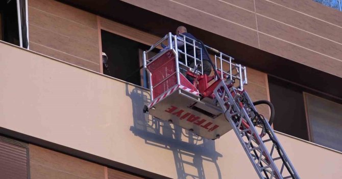 Hatay’da 5 katlı binada yangın