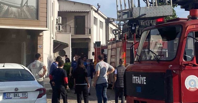 Aksu’da mobilya atölyesindeki yangın korkuttu