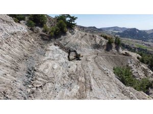 Kahramanmaraş’ta köy evlerinin yolları yapılıyor