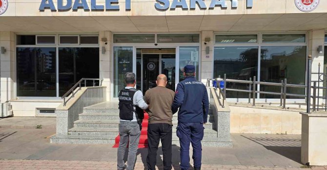Antalya’da göçmen kaçakçılığı suçundan aranan şahıs yakalandı