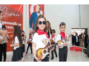 Tarsus’ta çocuklar 23 Nisan’ı kutladı