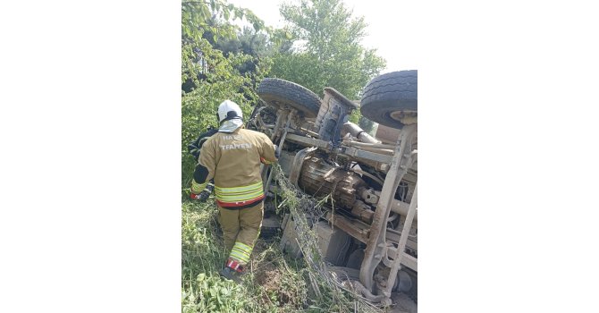 Yayladağı’nda asfalt yüklü kamyon devrildi: 1 yaralı