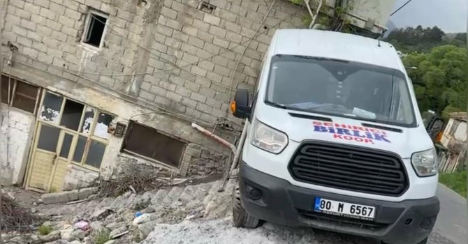 Osmaniye’de okul servisi ile otomobil çarpıştı: 9’u öğrenci 11 yaralı
