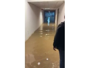 Sağanak yağış CHP’li belediyeyi de vurdu: Bodrum katını su bastı