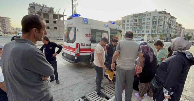 Ayağı mazgala sıkışan kadın zor anlar yaşadı