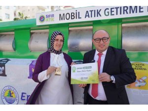 Atıklarla puan topladı, altın kazandı