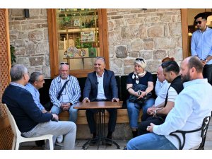 Muratpaşa Belediye Başkanı Ümit Uysal, Kaleiçi esnafıyla bir araya geldi