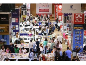 Kitap tutkunları Kepez Kitap Fuarı’na akın etti