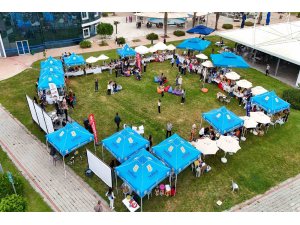 Üretici kadınlar üniversitede stant açtı