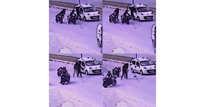 Kaskla tartıştığı sürücünün aracına zarar verdi: O anlar kamerada