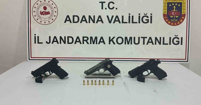 Şüpheli şahıslardan 3 ruhsatsız tabanca ele geçirildi