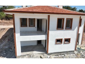 Depremzede muhtar: "Villa gibi ev yapılacağını tahmin etmemiştik"