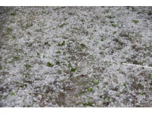 Kahramanmaraş’a ceviz büyüklüğünde dolu yağdı