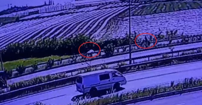 Motosikletlerin çarpıştığı kaza kamerada