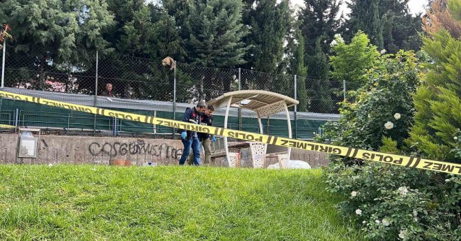 Parkta erkek cesedi bulundu