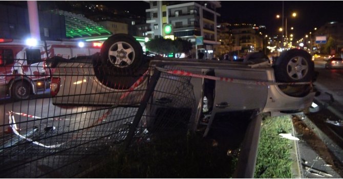 Alanya’da takla atan otomobil hurdaya döndü: 2 yaralı