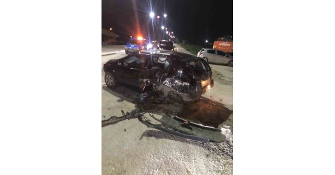 Serik’te iki otomobil çarpıştı: 2 yaralı